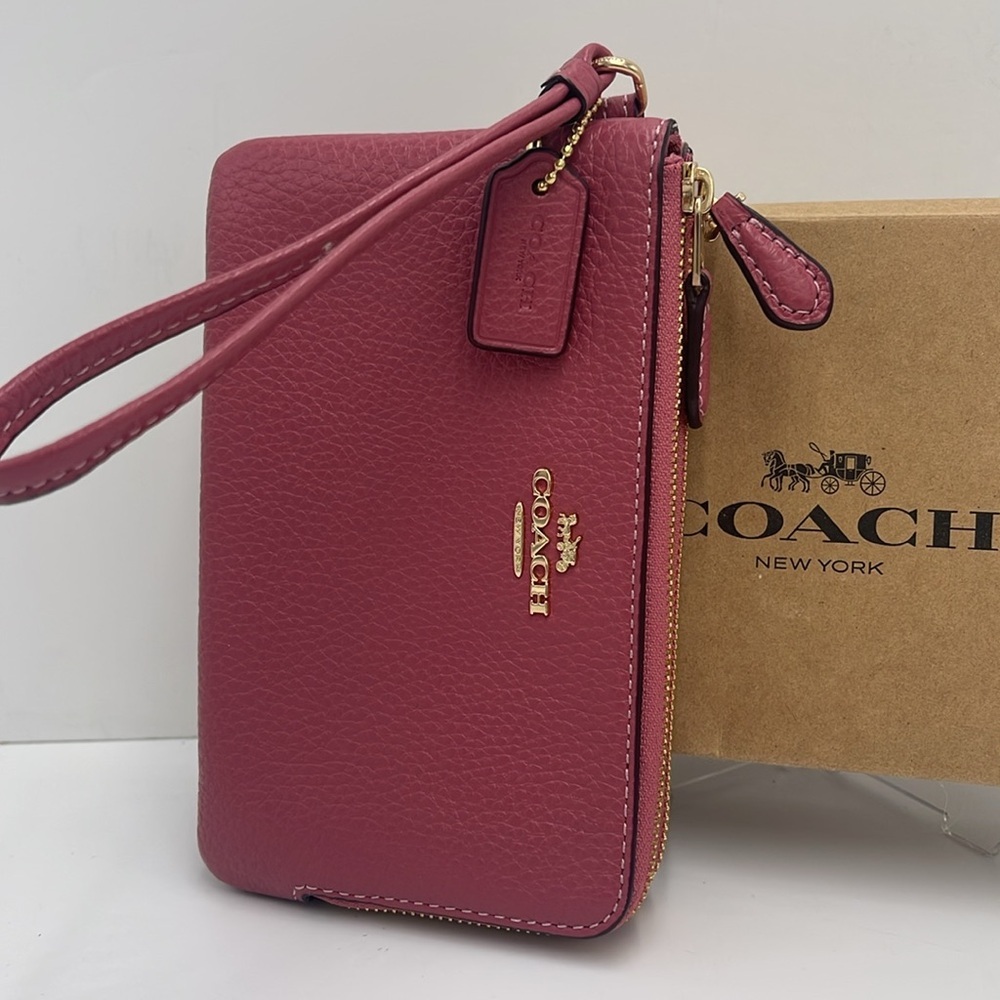 Coach Double Corner Zip Wristlet
IM/Rouge
NWT - Picture 15 of 16